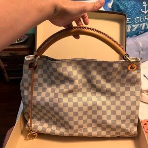 Authentic***** Louis Vuitton artsy handbag